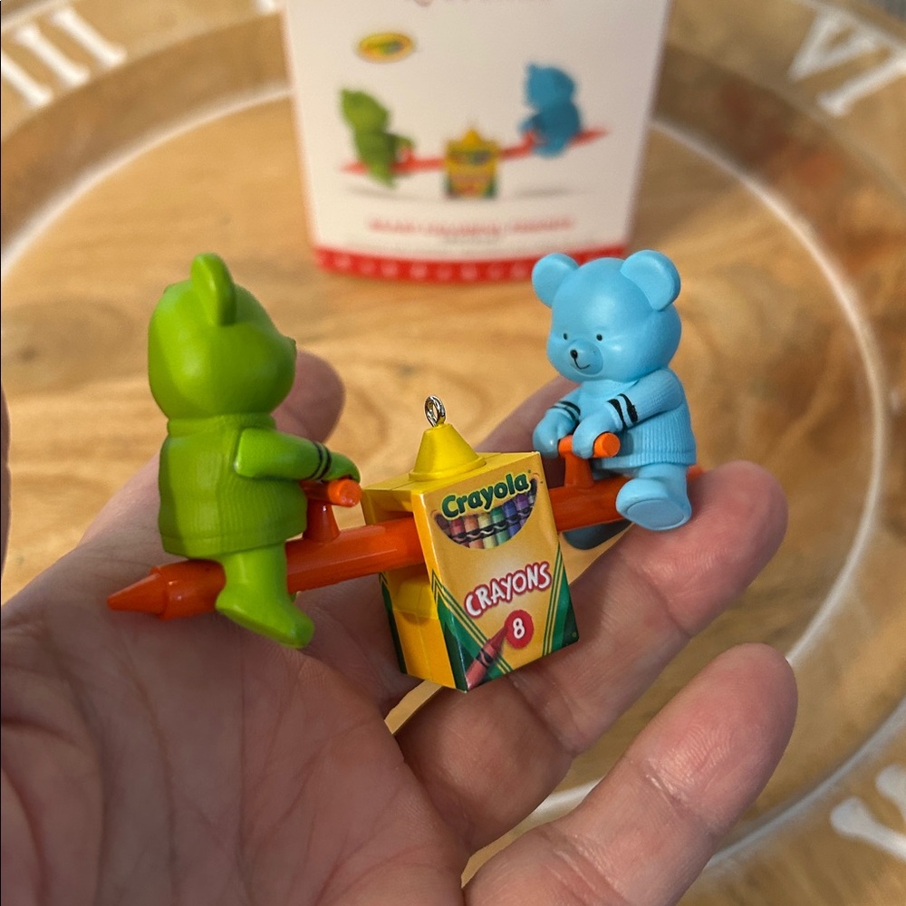 Hallmark Crayola Beary Colorful Friends Christmas tree Ornament 2016 - Picture 4 of 10